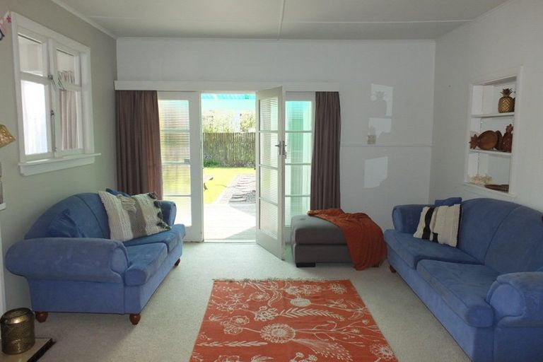 Photo of property in 27 Roore Street, Foxton Beach, Foxton, 4815