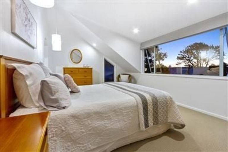 Photo of property in 1/71 Beresford Street, Bayswater, Auckland, 0622