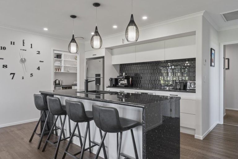 Photo of property in 1 Ribbonwood Lane, Kinloch, Taupo, 3377