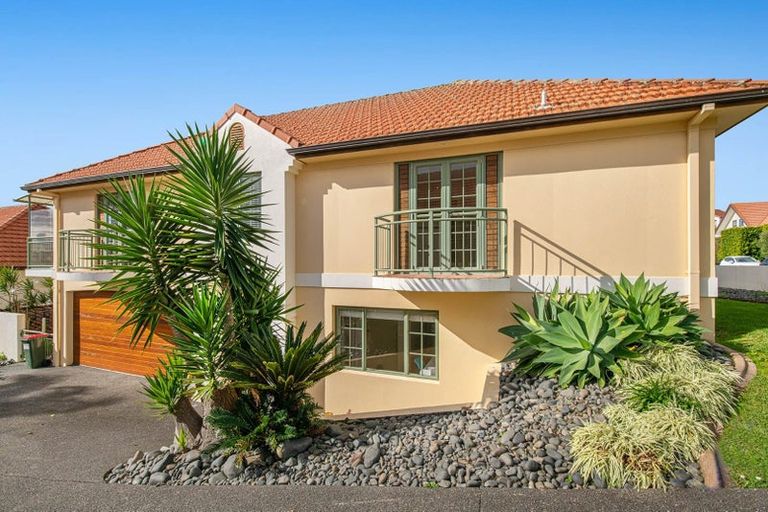 Photo of property in 24 Parkwood Crescent, Gulf Harbour, Whangaparaoa, 0930