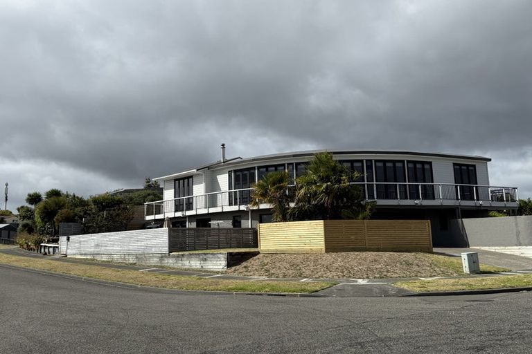 Photo of property in 15 Campion Road, Waikanae Beach, Waikanae, 5036