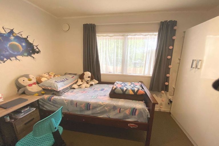 Photo of property in 2/24 Newington Road, Henderson, Auckland, 0612
