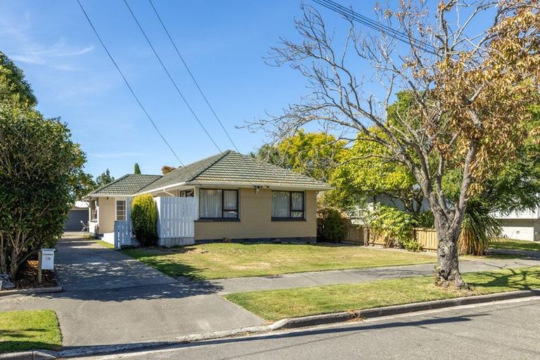 Photo of property in 26 Liverton Crescent, Bishopdale, Christchurch, 8053