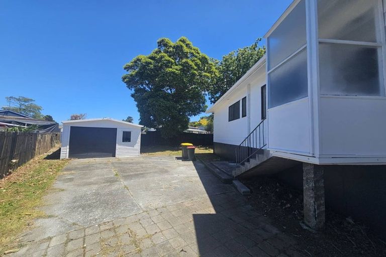 Photo of property in 16 Limond Street, Randwick Park, Auckland, 2105