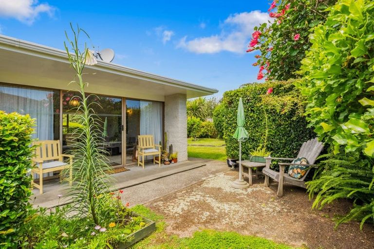 Photo of property in 20 Rewarewa Crescent, Waikanae, 5036