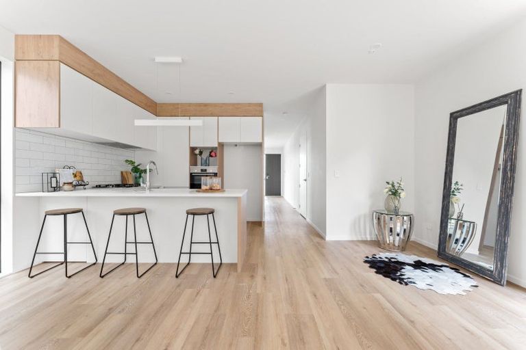 Photo of property in 21 Bronzewater Drive, Silverdale, 0932