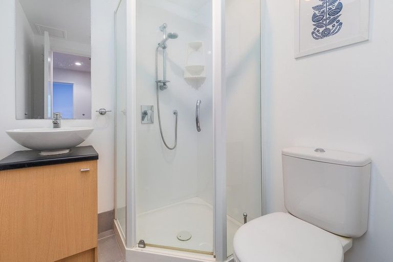 Photo of property in Kiwi On Queen Apartments, 211/421 Queen Street, Auckland Central, Auckland, 1010
