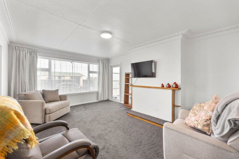 Photo of property in 9 Winston Place, Kew, Dunedin, 9012