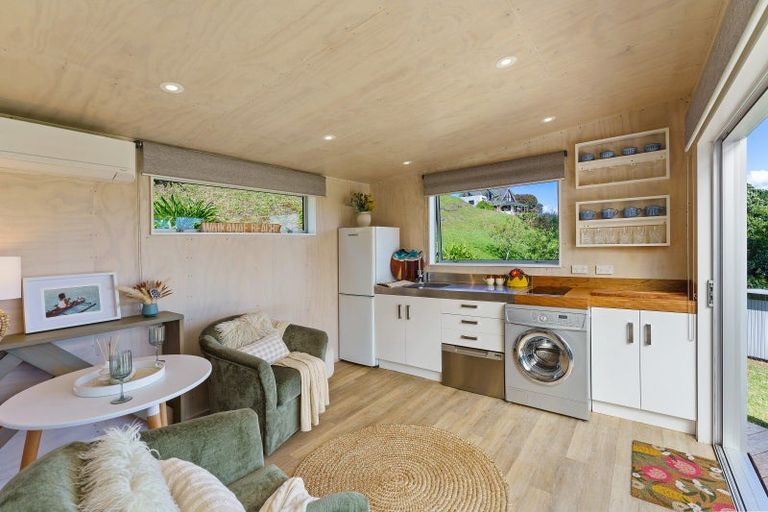 Photo of property in 33a Hicks Crescent, Waikanae Beach, Waikanae, 5036