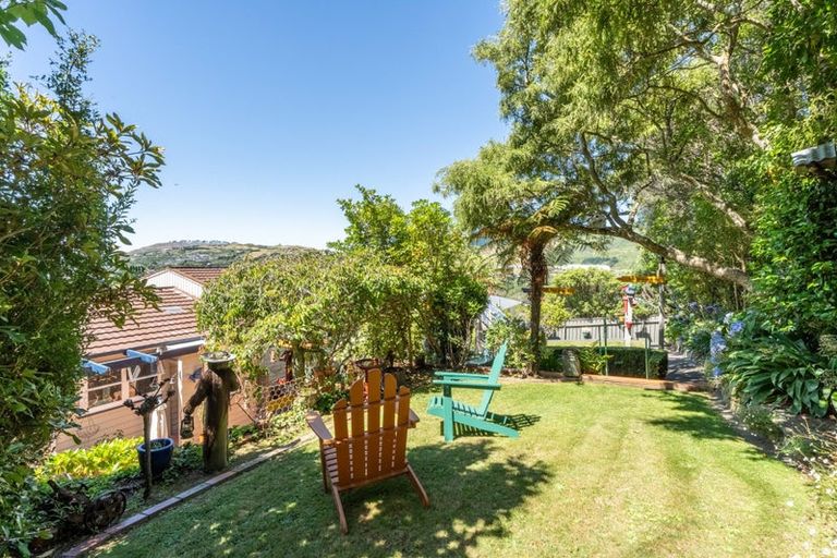 Photo of property in 39 Sunrise Boulevard, Tawa, Wellington, 5028