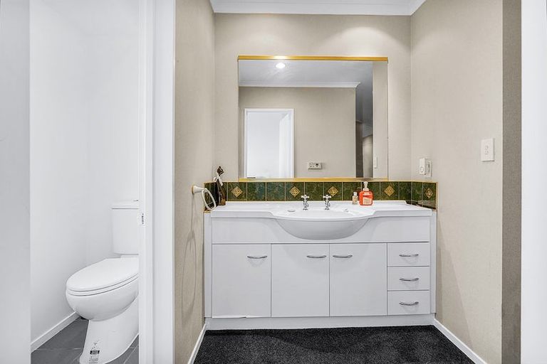 Photo of property in 5 Guernsey Place, Grandview Heights, Hamilton, 3200