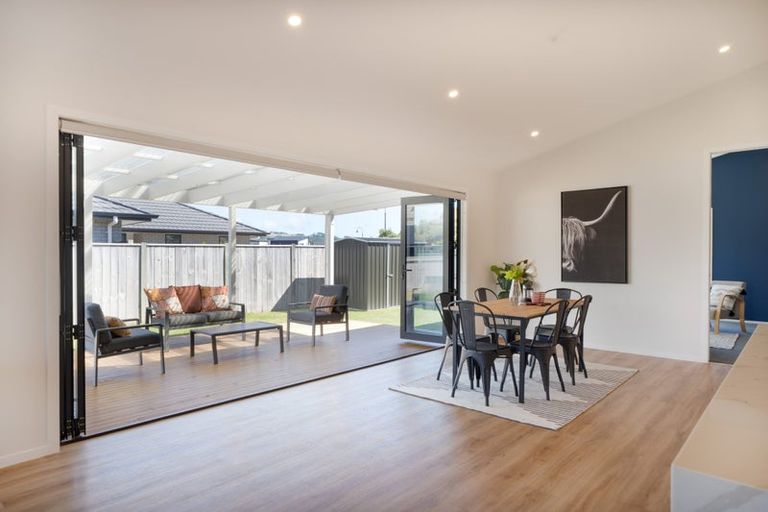 Photo of property in 23 Queen Charlotte Drive, Aotea, Porirua, 5024