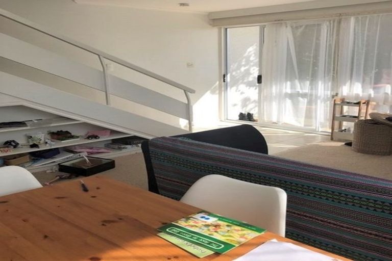 Photo of property in 1/72 Sylvan Avenue, Northcote, Auckland, 0627