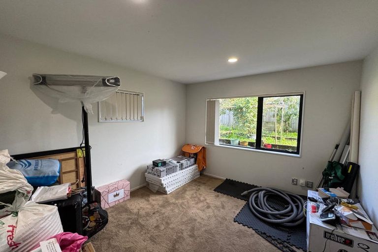 Photo of property in 14a Pipitea Place, Massey, Auckland, 0614