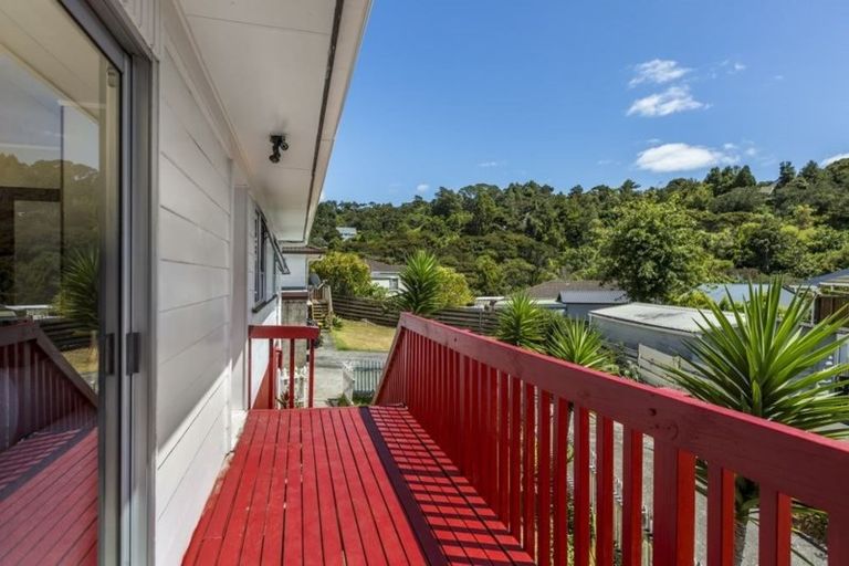 Photo of property in 1/9 Embassy Place, Glenfield, Auckland, 0629