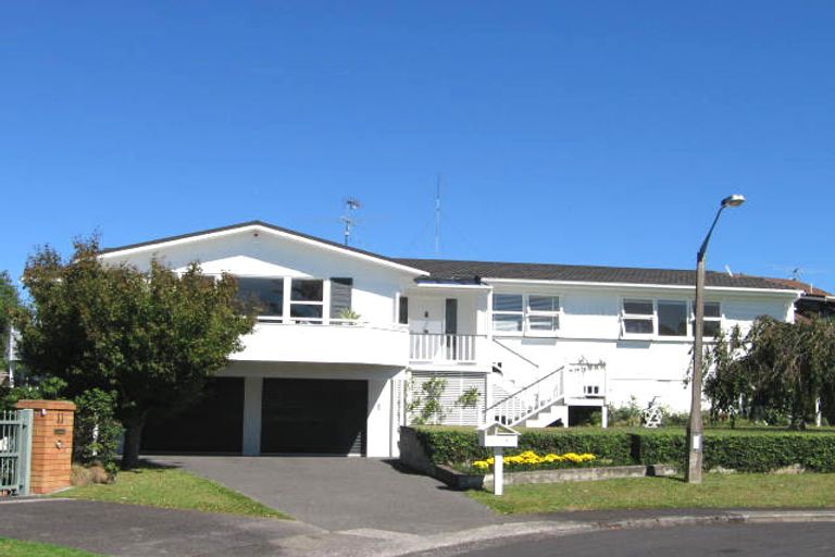 Photo of property in 9 Dawn Place, Te Atatu South, Auckland, 0610