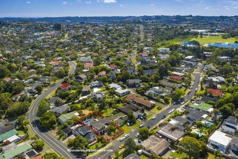 Photo of property in 4 King Richard Place, Browns Bay, Auckland, 0630