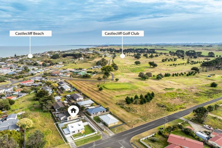 Photo of property in 15 Waitai Street, Castlecliff, Whanganui, 4501