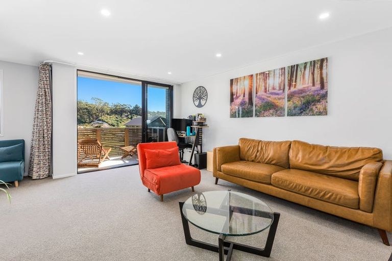 Photo of property in 25 Holystone Road, Whitby, Porirua, 5024