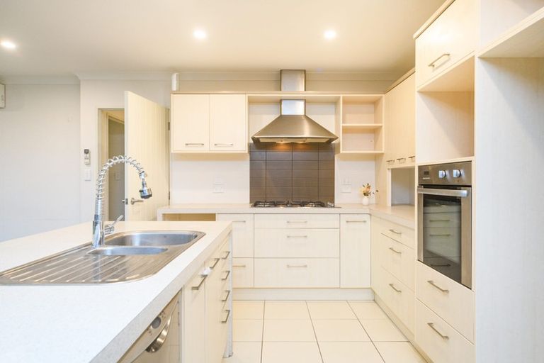 Photo of property in 16 Sorrento Place, Kelvin Grove, Palmerston North, 4414