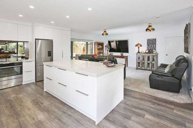 Photo of property in 24 Ranch Place, Pukekohe, 2120