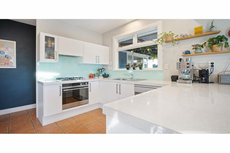 Photo of property in 24 Derrett Place, Saint Martins, Christchurch, 8022