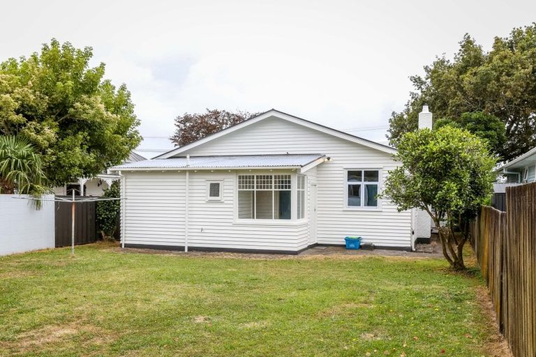 Photo of property in 5 Huatoki Street, Vogeltown, New Plymouth, 4310