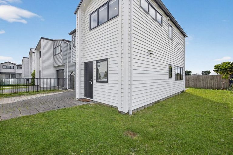 Photo of property in 27 Arahopu Place, Papakura, 2110