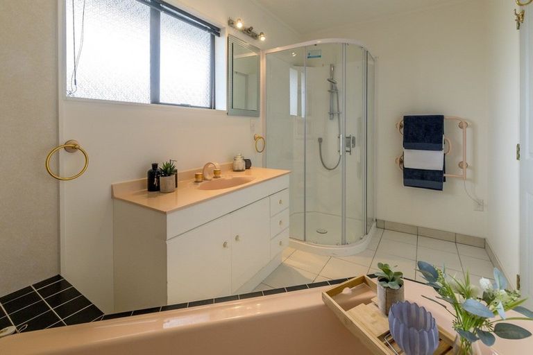 Photo of property in 17 Easton Way, Levin, 5510