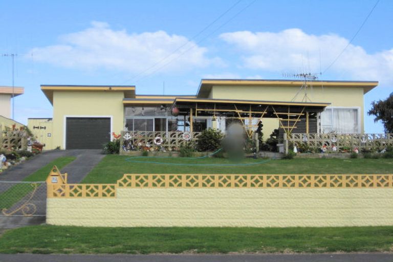 Photo of property in 93 Karaka Street, Castlecliff, Whanganui, 4501