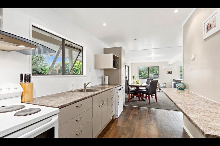 Photo of property in 6 Te Moau Avenue, Parakai, 0830