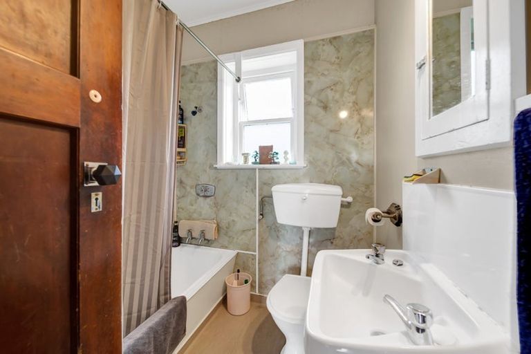 Photo of property in 40-42 Dixon Avenue, Hawera, 4610