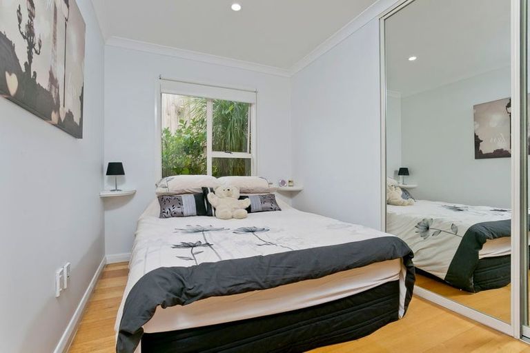 Photo of property in 9 Falstone Lane, Browns Bay, Auckland, 0630