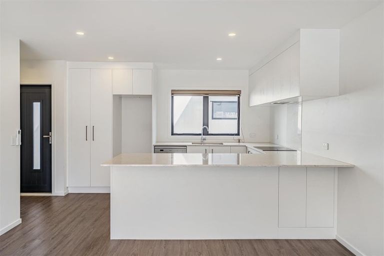 Photo of property in 8/104 Martin Street, Wallaceville, Upper Hutt, 5018