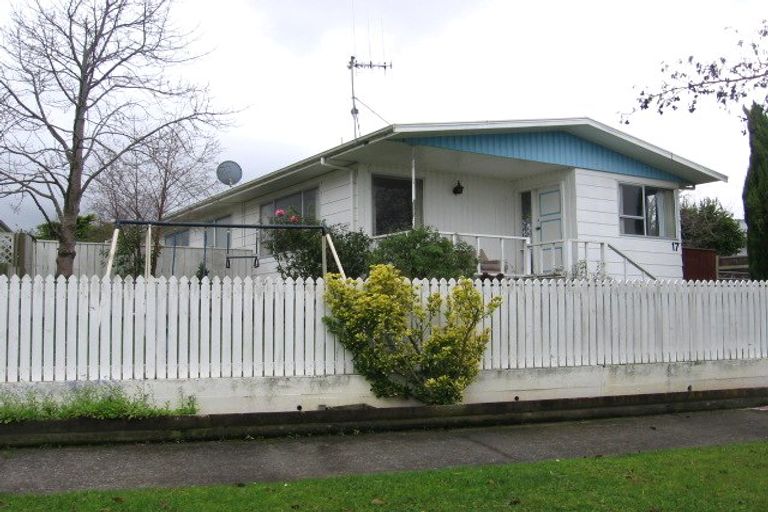Photo of property in 17 Lyndale Place, Kelvin Grove, Palmerston North, 4414
