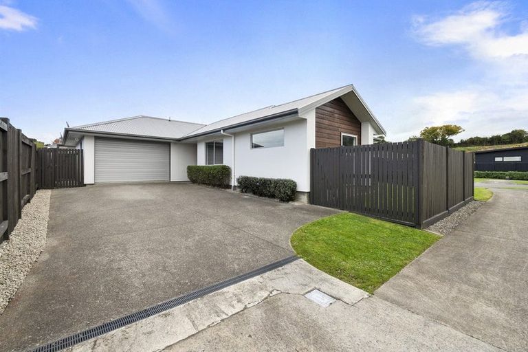 Photo of property in 2 Serenity Crescent, Kelvin Grove, Palmerston North, 4414
