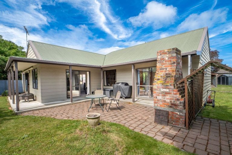 Photo of property in 37 Selwyn Street, Leeston, 7632