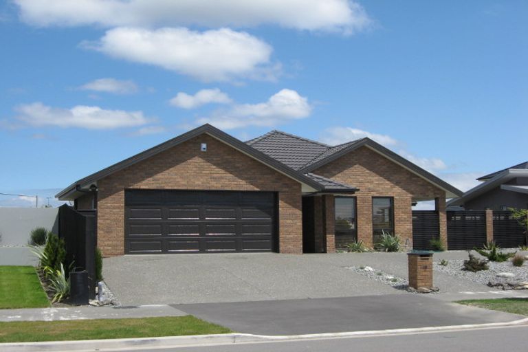 Photo of property in 33 Linkwater Way, Parklands, Christchurch, 8083