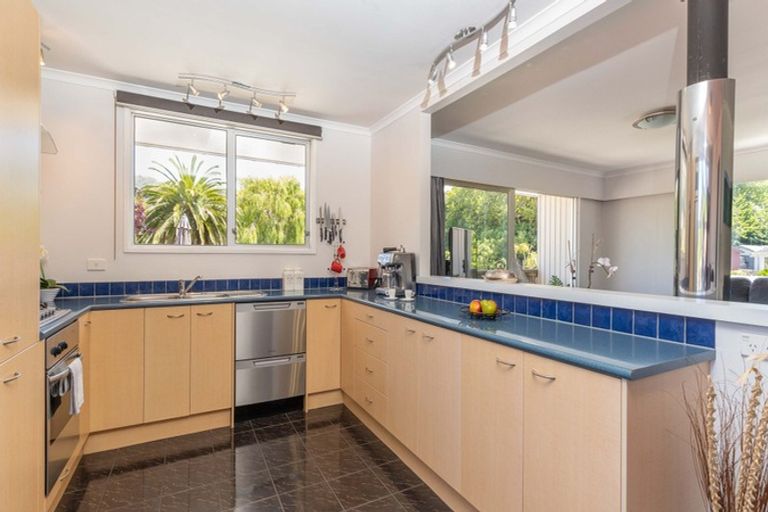 Photo of property in 6a Coates Street, Tawa, Wellington, 5028