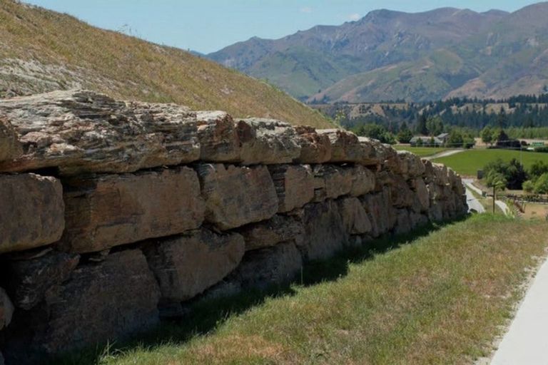 Photo of property in 5 Lake Mckay Drive, Luggate, 9382