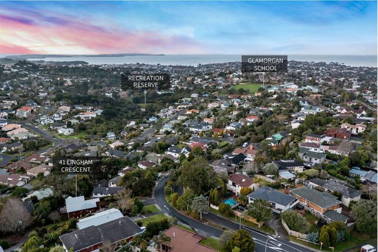 Photo of property in 41 Lingham Crescent, Torbay, Auckland, 0630