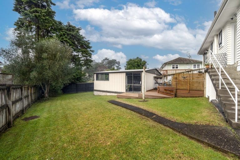 Photo of property in 42 Ennis Avenue, Pakuranga Heights, Auckland, 2010