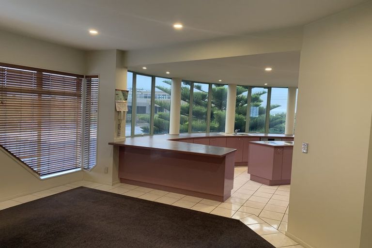 Photo of property in 191 Marine Parade, New Brighton, Christchurch, 8083