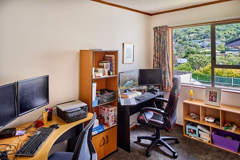 Photo of property in 1 Forglen Place, Tawa, Wellington, 5028