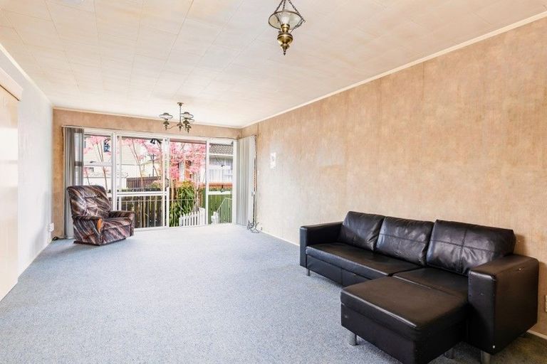 Photo of property in 2/185 Henderson Valley Road, Henderson, Auckland, 0612