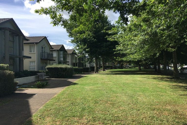 Photo of property in 71 Bruce Pulman Drive, Takanini, 2112