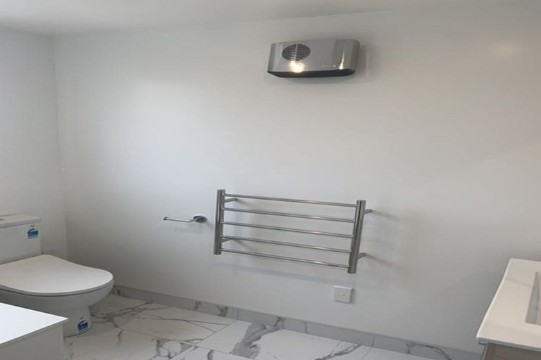 Photo of property in 1/2 Jadewynn Drive, Massey, Auckland, 0614