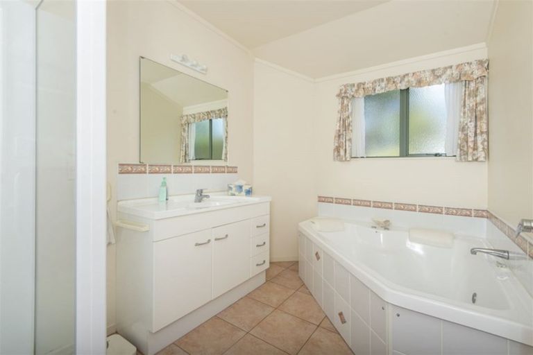 Photo of property in 13 Bush Haven Drive, Te Kamo, Whangarei, 0112