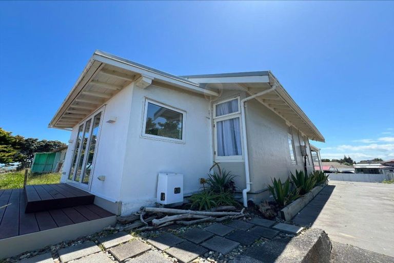 Photo of property in 33 Rangiora Street, Castlecliff, Whanganui, 4501