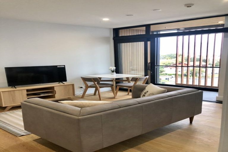 Photo of property in Frank Sargeson Apts, 504/80 Anzac Street, Takapuna, Auckland, 0622